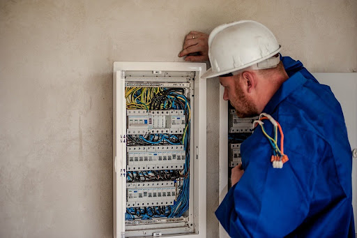 Een startup in een Delfts grachtenpand en de keuring die niemand op de planning had